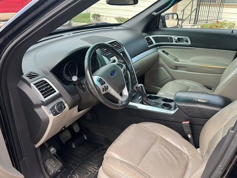 Used 2013 Ford Explorer XLT image 10