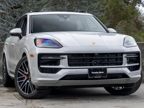 Certified 2025 Porsche Cayenne GTS image 6
