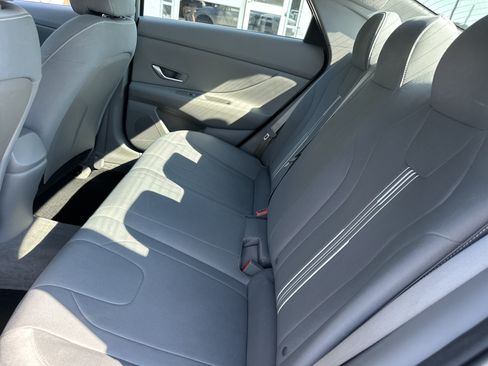 Used 2023 Hyundai Elantra SEL FWD image 10