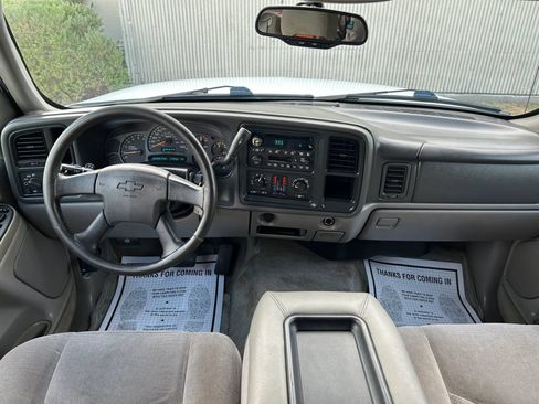 Used 2004 Chevrolet Suburban LS w/ Cargo Package RWD image 9