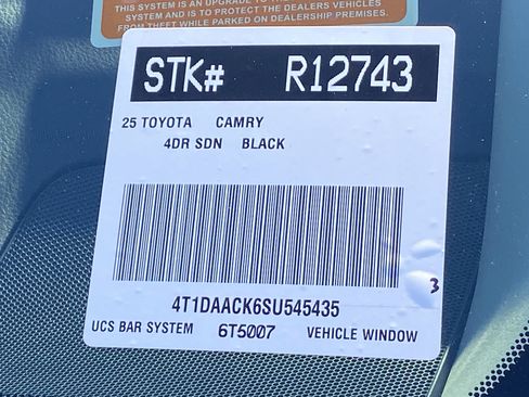 Used 2025 Toyota Camry SE image 32