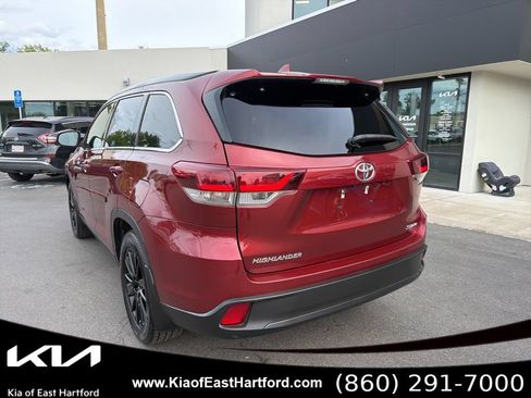 Used 2019 Toyota Highlander SE AWD/4WD image 10