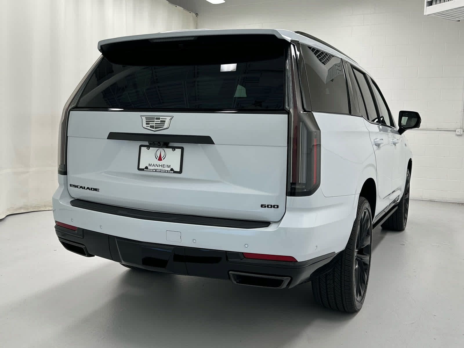 Used 2026 Cadillac Escalade Platinum Sport w/ LPO, ONYX Package AWD/4WD image 6