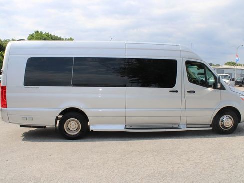 Used 2021 Mercedes-Benz Sprinter 3500 image 11