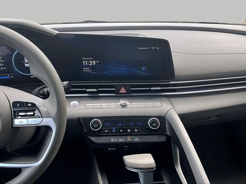 Certified 2024 Hyundai Elantra SEL FWD image 7