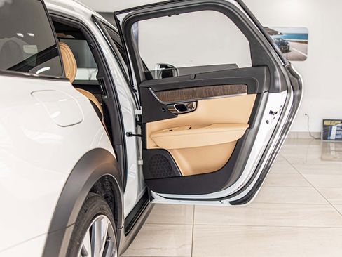 Used 2023 Volvo V90 B6 Cross Country Ultimate w/ Climate Package image 40