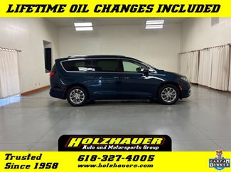 Used 2021 Chrysler Pacifica Touring-L FWD video 1