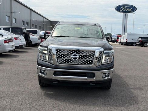 Used 2017 Nissan Titan SL AWD/4WD image 2