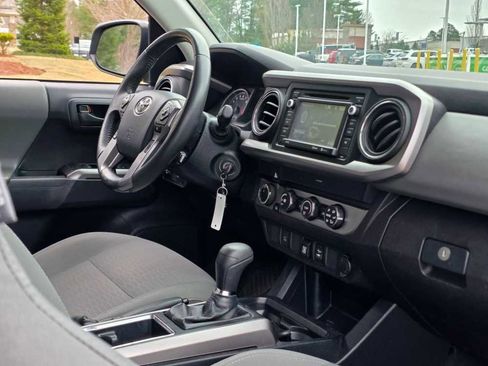 Used 2019 Toyota Tacoma SR5 image 21
