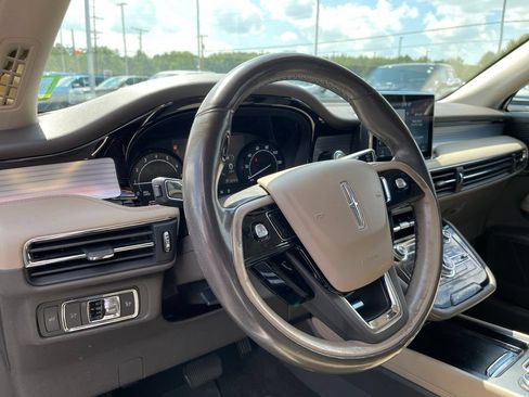 Used 2020 Lincoln Corsair AWD w/ Premium Package image 16