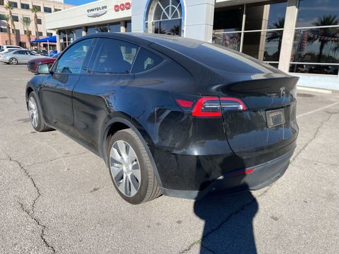 Used 2020 Tesla Model Y Long Range image 9