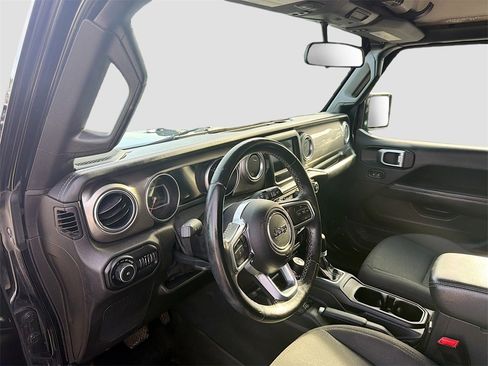 Used 2020 Jeep Wrangler Unlimited Sahara image 9