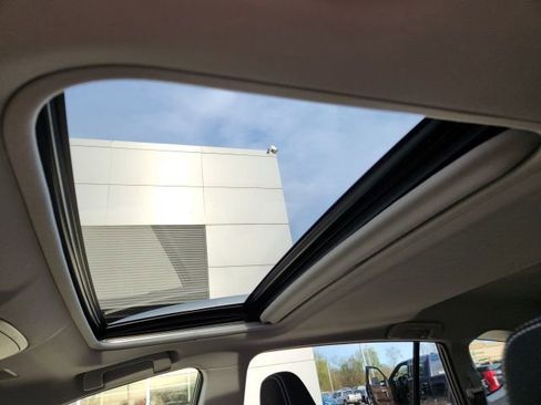 Used 2017 Toyota RAV4 XLE image 17