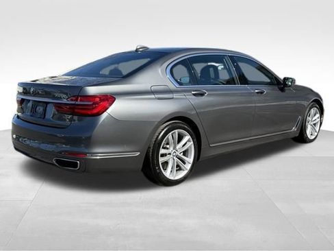 Used 2019 BMW 750i xDrive w/ Executive Package image 7