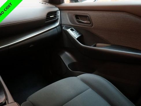 Used 2023 Nissan Rogue S image 35