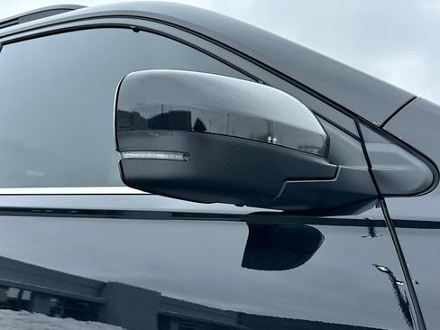 Used 2023 Honda Pilot Touring image 14