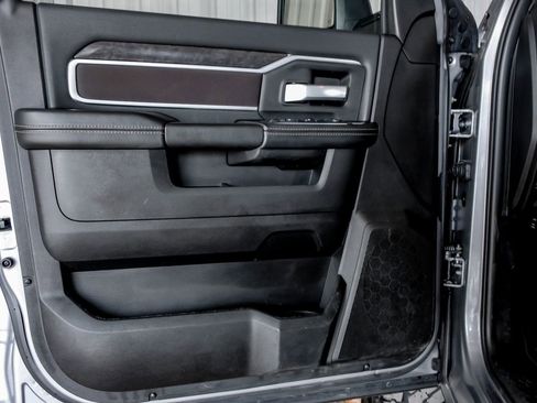 Used 2024 RAM 2500 Big Horn w/ Sport Appearance Package image 39