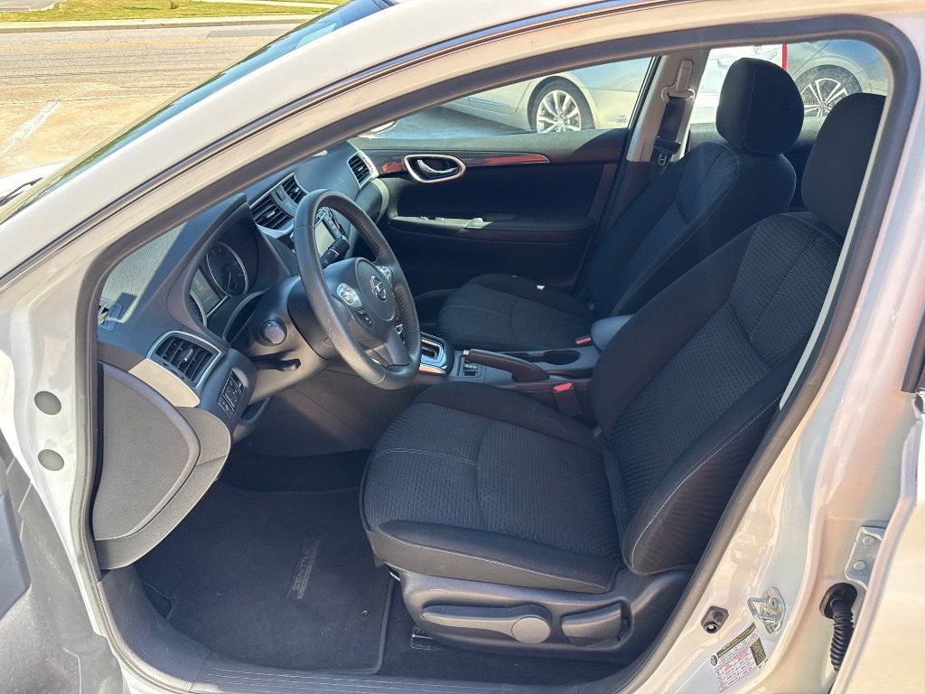 Used 2018 Nissan Sentra SR w/ Technology Package FWD image 9