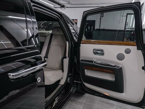 Used 2011 Rolls-Royce Ghost image 17