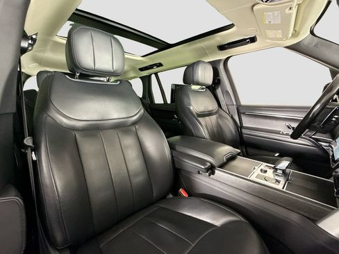 Used 2023 Land Rover Range Rover Long Wheelbase First Edition AWD/4WD image 14