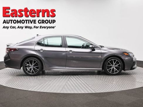 Used 2023 Toyota Camry SE FWD image 4