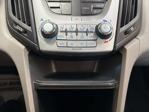Used 2017 Chevrolet Equinox LT AWD/4WD image 18