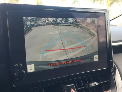 Used 2024 Toyota Corolla Cross XLE image 27