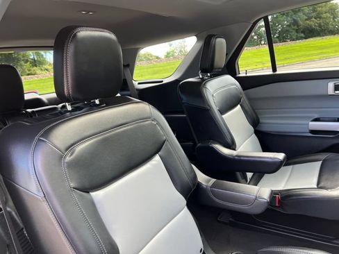 Used 2023 Ford Explorer XLT w/ Equipment Group 202A AWD/4WD image 32