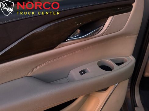 Used 2019 Cadillac Escalade ESV Luxury image 23