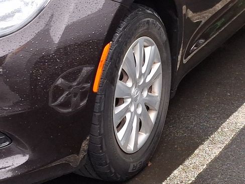 Used 2018 Chrysler Pacifica L FWD image 10
