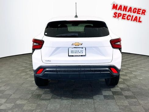 Used 2025 Chevrolet Trax LS FWD image 7