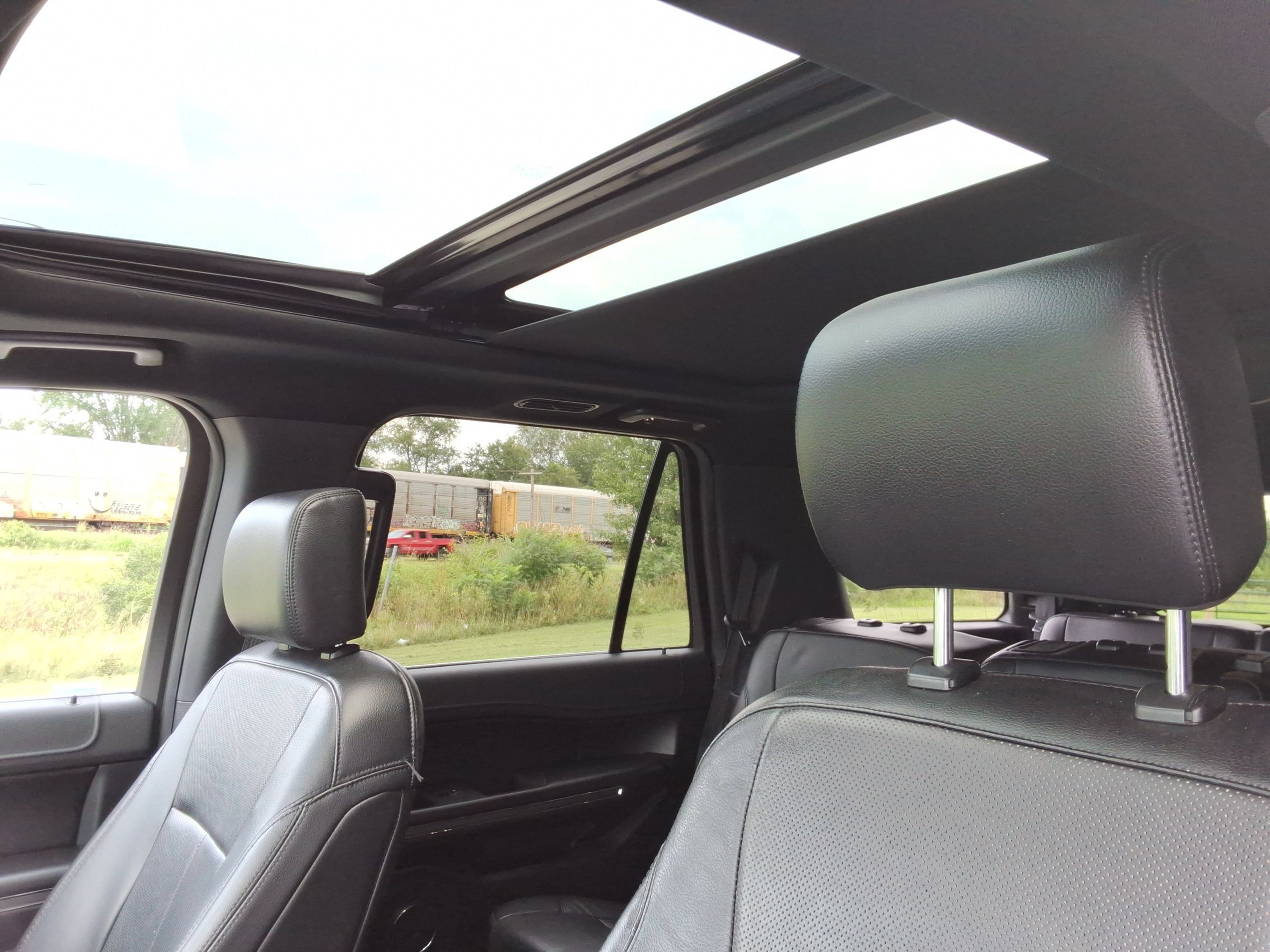 Used 2018 Ford Expedition XLT w/ Equipment Group 201A AWD/4WD image 28