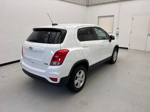 Used 2022 Chevrolet Trax LS w/ Tint and Cruise Package AWD/4WD image 7