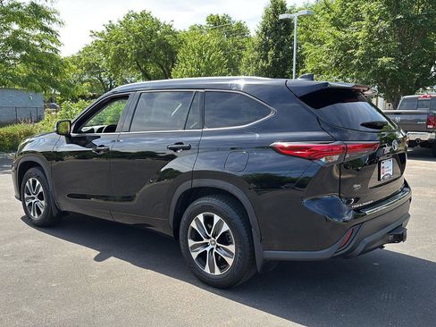 Used 2022 Toyota Highlander XLE AWD/4WD image 27