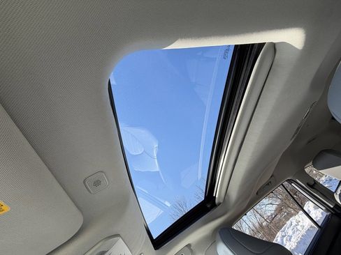 Certified 2023 Toyota Highlander XLE image 26