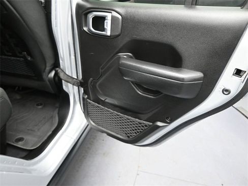 Used 2023 Jeep Gladiator Mojave image 16