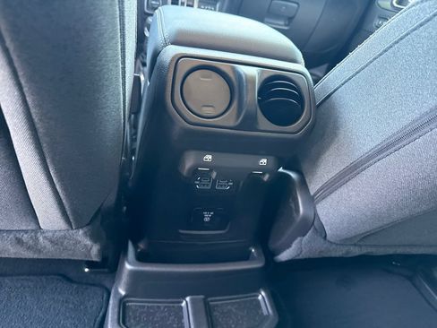 Used 2025 Jeep Wrangler Unlimited Sahara AWD/4WD image 37