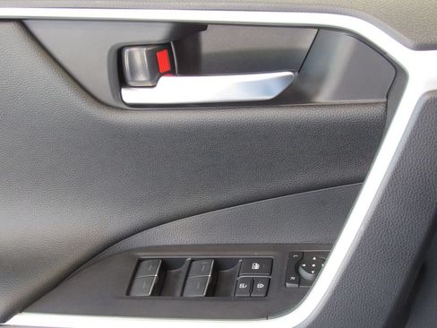 Certified 2025 Toyota RAV4 XSE AWD/4WD image 36