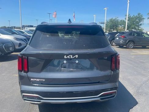Used 2023 Kia Sorento EX w/ Panoramic Sunroof Package FWD image 3