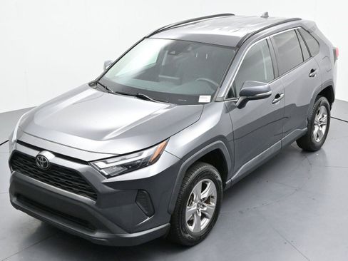 Used 2022 Toyota RAV4 XLE AWD/4WD image 36
