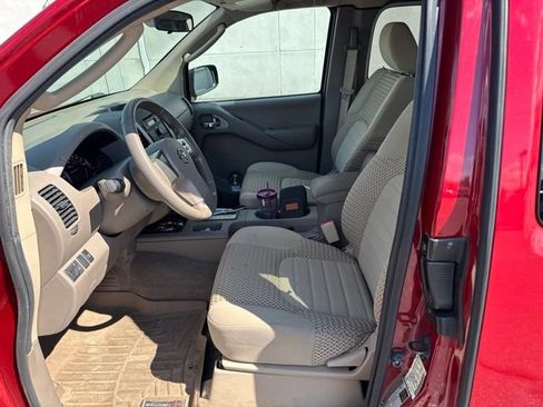 Used 2010 Nissan Frontier SE w/ SE Value Truck Pkg RWD image 12