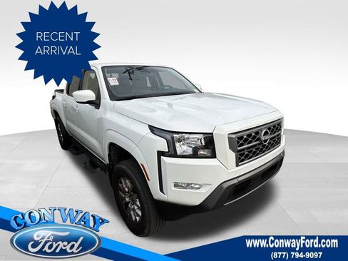 Used 2022 Nissan Frontier SV image 1
