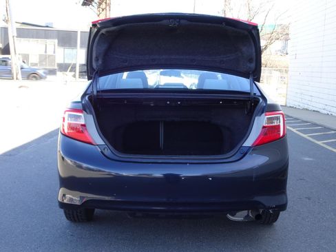 Used 2013 Toyota Camry LE image 9