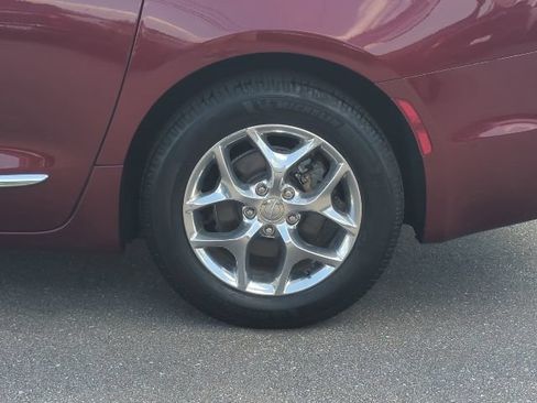 Used 2018 Chrysler Pacifica Limited FWD image 36