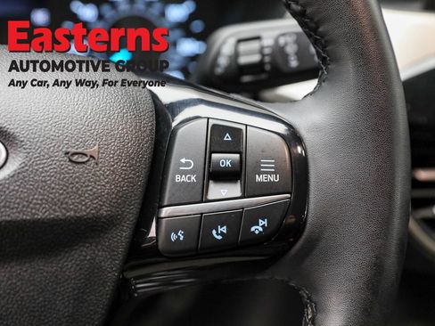 Used 2022 Ford Escape SE w/ Cold Weather Package image 16