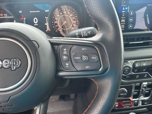 Used 2024 Jeep Gladiator Mojave w/ Technology Group image 23