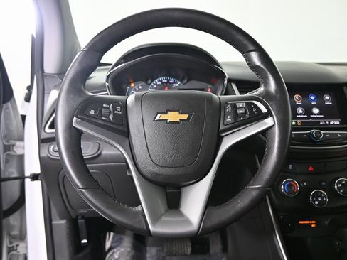 Used 2022 Chevrolet Trax LT w/ LT Convenience Package image 32
