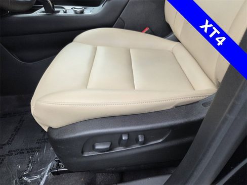 Used 2024 Cadillac XT4 Luxury w/ Cold Weather Package image 23