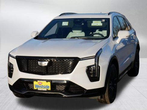 Used 2024 Cadillac XT4 Sport image 2