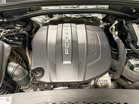 Certified 2020 Porsche Macan AWD/4WD image 32